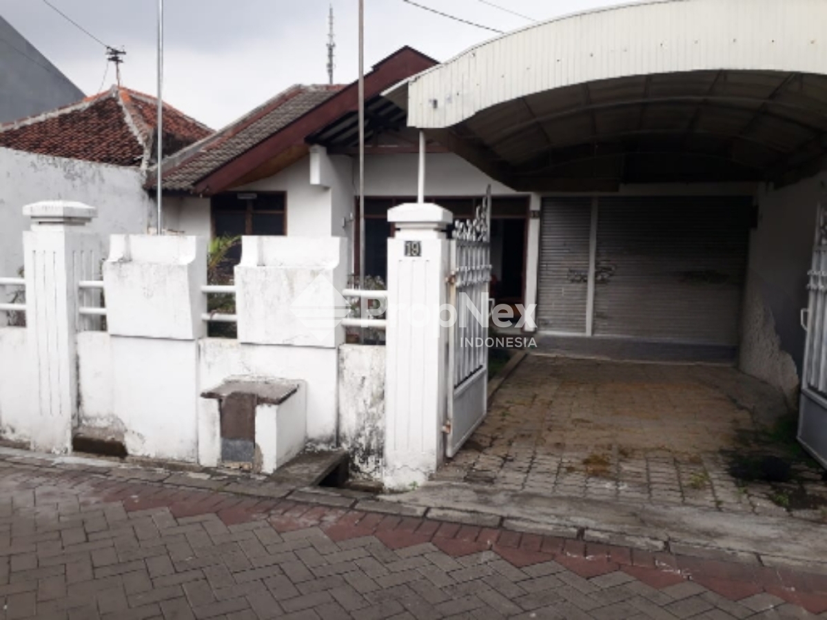 Di jual rumah Semolowaru utara